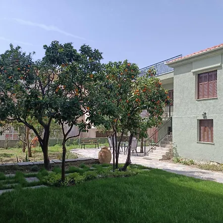 Holiday home Betty's Garden House Nea Anchialos