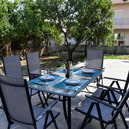 Holiday home Betty's Garden House