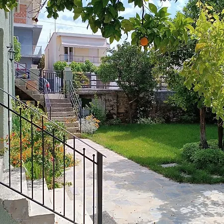 Holiday home Betty's Garden House