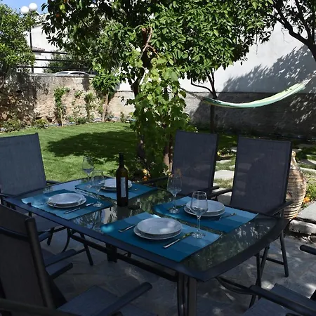 Betty's Garden House Casa de Férias *