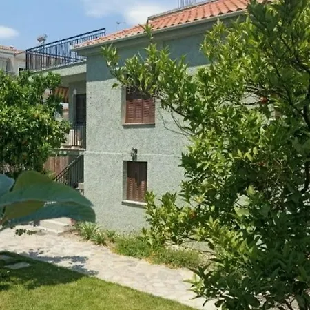 Betty's Garden House * Néa Ankhíalos