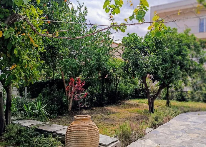 Betty's Garden House Vakantiehuis Néa Ankhíalos