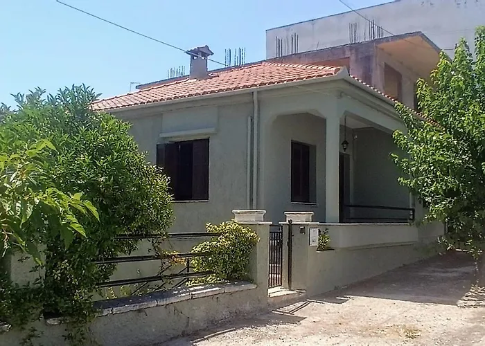 Vakantiehuis Betty's Garden House Néa Ankhíalos