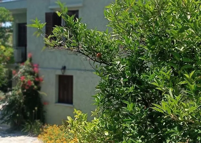 Vakantiehuis Betty's Garden House Néa Ankhíalos